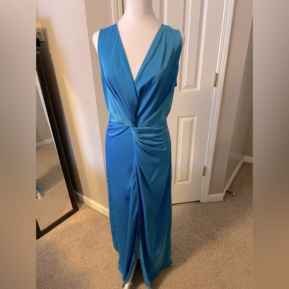 Pretty Garden Dresses & Skirts - Pretty Garden Twist Front Party Dress size L